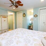 Great Location Spacious Yard Coffee bar