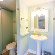 Great Location Spacious Yard Coffee bar