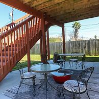 Great Location Spacious Yard Coffee bar