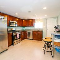 Great Location Spacious Yard Coffee bar