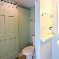 Great Location Spacious Yard Coffee bar