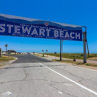 Restored Historic Loft - 3 Mins to the Beach