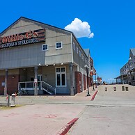 Restored Historic Loft - 3 Mins to the Beach