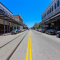 Restored Historic Loft - 3 Mins to the Beach