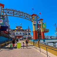 Restored Historic Loft - 3 Mins to the Beach