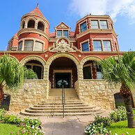 Restored Historic Loft - 3 Mins to the Beach