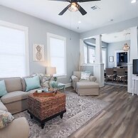 Vibrant Bungalow 2 Minutes to the Beach