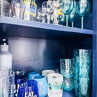 Vibrant Bungalow 2 Minutes to the Beach