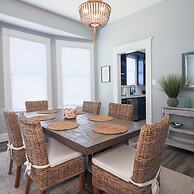 Vibrant Bungalow 2 Minutes to the Beach