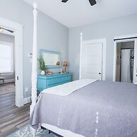 Vibrant Bungalow 2 Minutes to the Beach