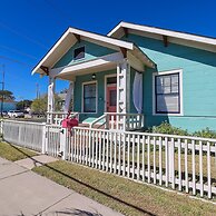 Vibrant Bungalow 2 Minutes to the Beach