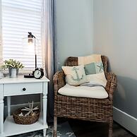 Vibrant Bungalow 2 Minutes to the Beach