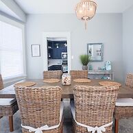 Vibrant Bungalow 2 Minutes to the Beach