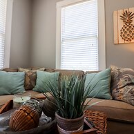 Vibrant Bungalow 2 Minutes to the Beach