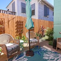 Vibrant Bungalow 2 Minutes to the Beach