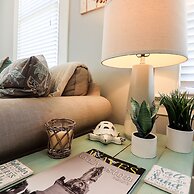 Vibrant Bungalow 2 Minutes to the Beach