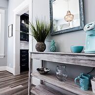 Vibrant Bungalow 2 Minutes to the Beach