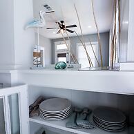 Vibrant Bungalow 2 Minutes to the Beach