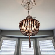 Vibrant Bungalow 2 Minutes to the Beach