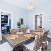 Vibrant Bungalow 2 Minutes to the Beach