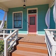 Vibrant Bungalow 2 Minutes to the Beach