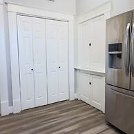 Vibrant Bungalow 2 Minutes to the Beach