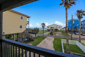 2nd Row Beach Home Ocean Views Old School Vibes - 1 min Walk to Sunny 