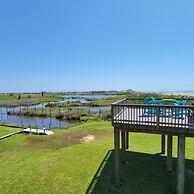 2nd Row Beach Home Ocean Views Old School Vibes - 1 min Walk to Sunny 