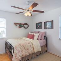 2nd Row Beach Home Ocean Views Old School Vibes - 1 min Walk to Sunny 