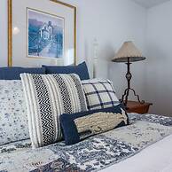 2nd Row Beach Home Ocean Views Old School Vibes - 1 min Walk to Sunny 