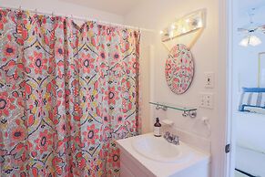 2nd Row Beach Home Ocean Views Old School Vibes - 1 min Walk to Sunny 