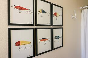 2nd Row Beach Home Ocean Views Old School Vibes - 1 min Walk to Sunny 