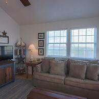 2nd Row Beach Home Ocean Views Old School Vibes - 1 min Walk to Sunny 