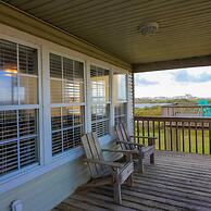 2nd Row Beach Home Ocean Views Old School Vibes - 1 min Walk to Sunny 