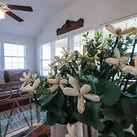 2nd Row Beach Home Ocean Views Old School Vibes - 1 min Walk to Sunny 