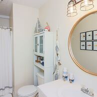 2nd Row Beach Home Ocean Views Old School Vibes - 1 min Walk to Sunny 