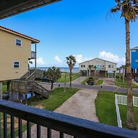 2nd Row Beach Home Ocean Views Old School Vibes - 1 min Walk to Sunny 