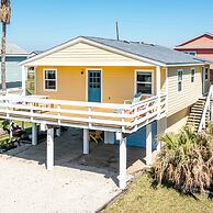 Sunny Daze Walk to Beach 2 Decks Pet Friendly Has a Mini Bar