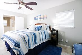 Sunny Daze Walk to Beach 2 Decks Pet Friendly Has a Mini Bar