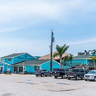 Sunny Daze Walk to Beach 2 Decks Pet Friendly Has a Mini Bar