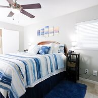 Sunny Daze Walk to Beach 2 Decks Pet Friendly Has a Mini Bar