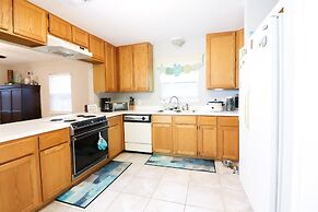 Sunny Daze Walk to Beach 2 Decks Pet Friendly Has a Mini Bar