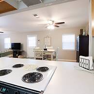 Sunny Daze Walk to Beach 2 Decks Pet Friendly Has a Mini Bar