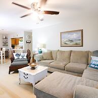 Sunny Daze Walk to Beach 2 Decks Pet Friendly Has a Mini Bar