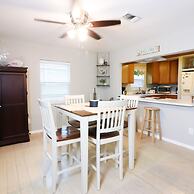 Sunny Daze Walk to Beach 2 Decks Pet Friendly Has a Mini Bar