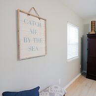 Sunny Daze Walk to Beach 2 Decks Pet Friendly Has a Mini Bar