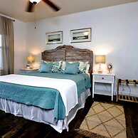 Resort Living on the Bay 2 bed 2 Bath Gorgeous Views Heated Infinity P