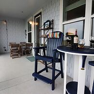 Resort Living on the Bay 2 bed 2 Bath Gorgeous Views Heated Infinity P