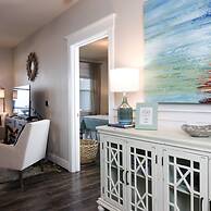 Resort Living on the Bay 2 bed 2 Bath Gorgeous Views Heated Infinity P