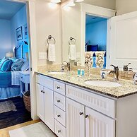 Resort Living on the Bay 2 bed 2 Bath Gorgeous Views Heated Infinity P